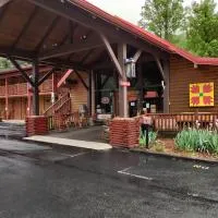 Smoky Falls Lodge, hotel di Maggie Valley