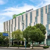 Holiday Inn Express Shanghai Gongkang by IHG, hotel sa Baoshan