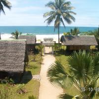 4 bedrooms house at Toamasina 50 m away from the beach with sea view and enclosed garden, hôtel à Toamasina près de : Aéroport de Toamasina - TMM