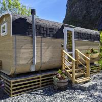 Tiny house with terrace, hotel in Flåm