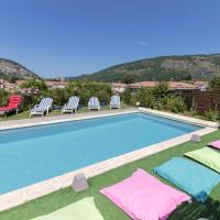 Villa de 4 chambres avec vue sur la ville piscine privee et jacuzzi a Foix, hôtel à Foix