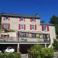 Maison d'Hôtes "La Pierre Pointue", hotel v destinaci Saint-Léons