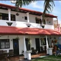 Ashen's Beach House, Hotel in Boossa