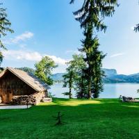 블레드 Bled Lake에 위치한 호텔 Private beach house on Lake Bled