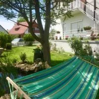 Lelle-kert Apartman 02, hotelli kohteessa Balatonlelle