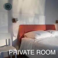 Room With A Few, готель в районі Айбург, в Амстердамі