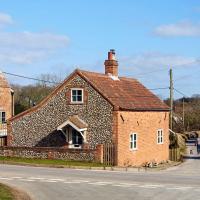 Dog Cottage, hotel in Little Barningham