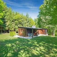 Cozy Chalet in Trois Ponts with Forest Near, hotel in Trois-Ponts