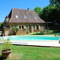 Maison d'une chambre avec piscine privee jardin amenage et wifi a Sainte Alvere, hotel in Saint-Alvère