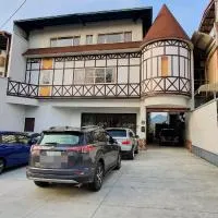 On One Side Homestay, hotel a Lago Lugu