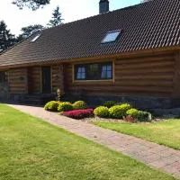 The gorgeous log house, that brings out the smile!, hotel sa Hara