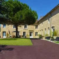 Jardin d'arcy - chambres d'hôtes avec piscine et SPA、Boisのホテル