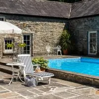 Ardnavaha House Poolside Cottages - see site, ξενοδοχείο σε Clonakilty