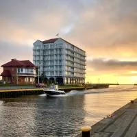 Apartamenty w Marina Royale, hotel in Darlowko