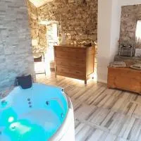 La grotta dell'Antica Calvasino - Jacuzzi, hotel Lezzenóban