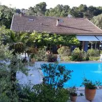 VILLA LA LICORNE - Piscine privée, Spa, Tennis, Golf à 9km، فندق في Belcodène