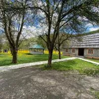 Peraj Guesthouse, khách sạn ở Vermosh
