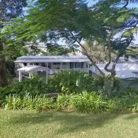 Sapphire Beach Pet Friendly Beach 5 minute walk, hotel di Sapphire Beach