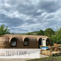 Iglu Camp Triolago, hotel em Riol