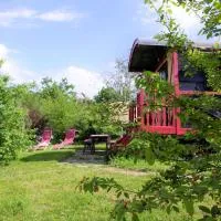 Les Roulottes et Cabanes du Livradois, hotel u gradu Cunlhat