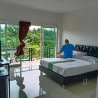 Tom's house, hotell sihtkohas Khura Buri