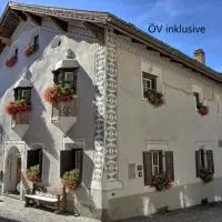 Hotel Garni Engiadina - Boutique Hotel、シュクオルのホテル