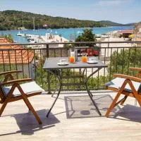 Kaprije apartmani Tina i Ena, hotel v Kaprijah