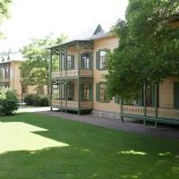 Café Mandeltårtan B&B VillaFloraViola, хотел в Ронеби