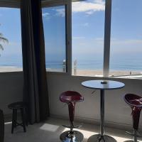 Playa Torecilla Beachfront, hotel en Nerja
