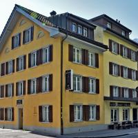 Hotel Freihof, hotel em Glarus