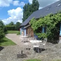 Le Logis Bleu, hotel v mestu Senantes