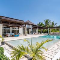 Unique Private Villa with Pools and Golf Cart, hotel near La Romana International Airport - LRM, La Romana