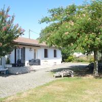 VILLA AUX PIEDS DES PYRENEES, hotel in zona Aeroporto di Tarbes-Lourdes-Pirenei - LDE, Azereix