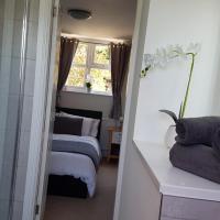 Debonair bnb @33, hotel in Bromsgrove