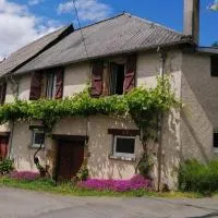 Maison familiale coteaux de la Vézère, готель у місті Voutezac