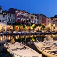 Hotel Piroscafo، فندق في ديسينسانو ديل غاردا