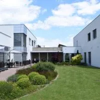Hotel Harmony Medical & Wellness-Free Parking, 1,8km from the center, hotell sihtkohas Kroměříž