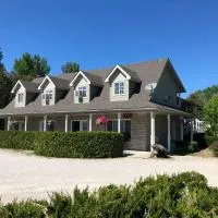Adventure the Bruce Inn - Recently Renovated With Outdoor Hot Tub, מלון בטוברמורי