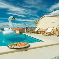 Luxury Villa Allen with Pool, hotel em Klimno