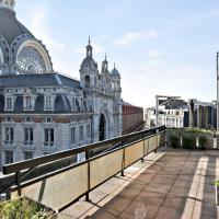 City PENTHOUSE, rooftop terrace, free NETFLIX, wifi and airco, hotel in Chinatown, Antwerp