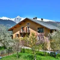 Gite-Auberge de Montvilliers، فندق في إيم