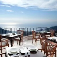 Assos Kayalar Terrace, hotel di Sazlı