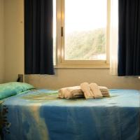 Mare Roccia beachfront apartment, hotel a Taormina