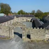 Castlehamilton Cottages and Activity Centre، فندق في كافان
