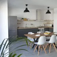 Os Faros Pisos Turísticos, hotel i Arou