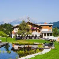 Farmhotel & Chalets Grosslehen، فندق في فييبربرون