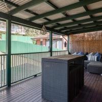 Relaxed Clovelly Beach Home - Parking - Cloey6, hotel in Clovelly, Sydney