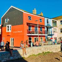 Crab Shack Apartments - Stylish back beach duplex apartment, Teignmouth, hotel in Teignmouth