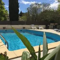 Logis Auberge De Tavel, hotel en Tavel