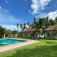 Palm Gardens Resort, Bang Saphan, hótel í Bang Saphan